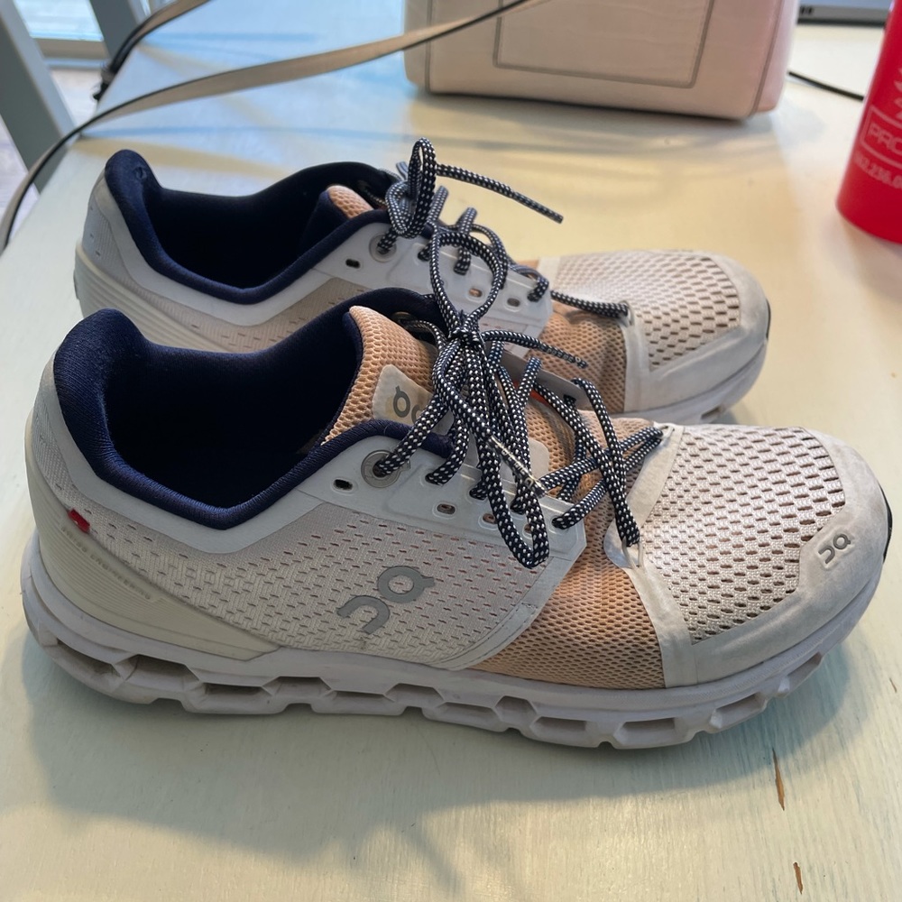 On Cloudstratus White/Almond running shoes